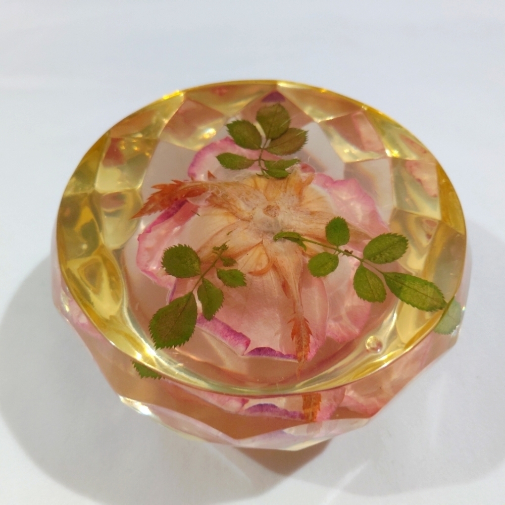 Vintage Rolfe Signed Rose Paperweight Real Flower Preserved Lucite Acrylic Facet - Picture 7 of 15